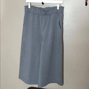 Lululemon wide leg Capri pants, size 8